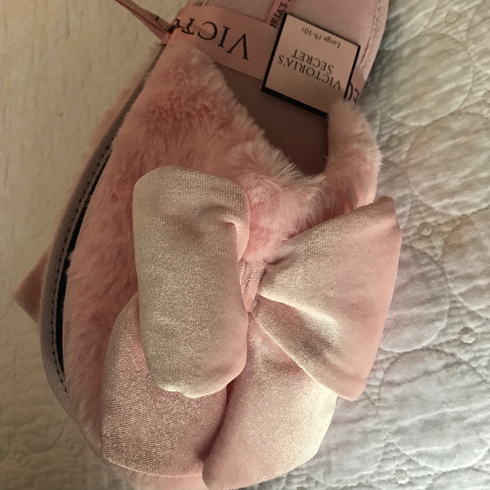 Victoria Secret slippers Large (9-10) 🌸🌸